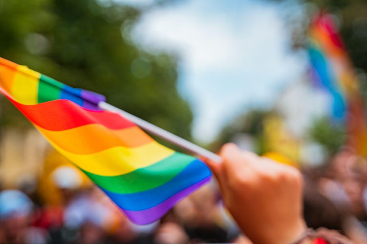 Qual o cenário da diversidade e liderança LGBTQIAPN+ nas empresas brasileiras?