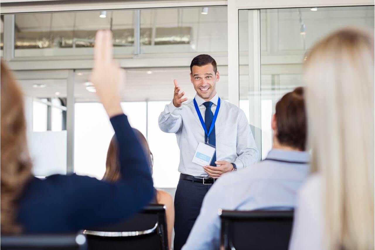 Nada de liderança nata! Veja a importância de treinar seus gestores